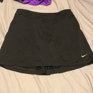 Black Nike golf skort